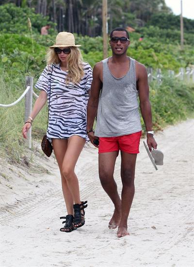 Doutzen Kroes bikini beach pictures in Miami August 16, 2012