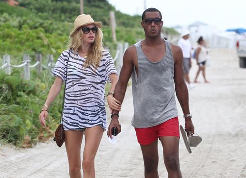 Doutzen Kroes bikini beach pictures in Miami August 16, 2012