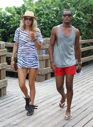 Doutzen Kroes bikini beach pictures in Miami August 16, 2012