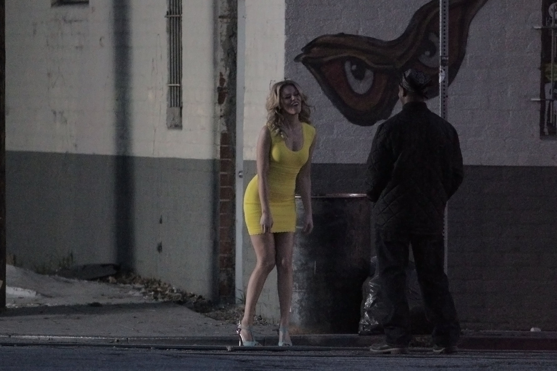 Elizabeth Banks on the set of 'Walk Of Shame' in Los Angeles 1/16/13 