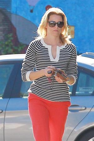 Elizabeth Banks out and about in Los Angeles 1/19/13 