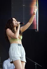 Eliza Doolittle - Olympic Torch Relay Coca-Cola Concert in London (July 26, 2012)
