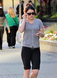 Emilie de Ravin Heads out for a power walk in Vancouver (October 6, 2012) 