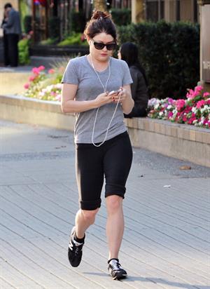 Emilie de Ravin Heads out for a power walk in Vancouver (October 6, 2012) 
