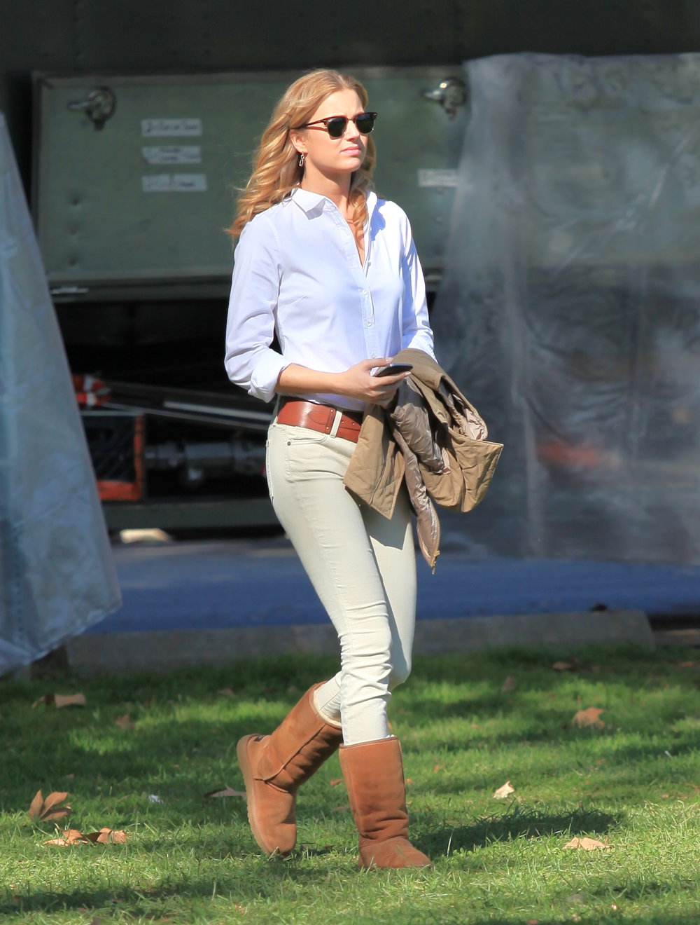 Emily VanCamp Set of Revenge in Los Angeles - October 31, 2012
