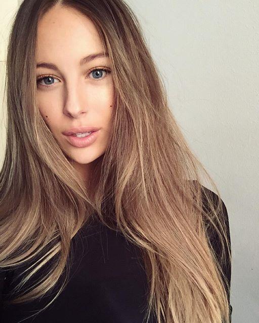 Mathilde Gøhler taking a selfie