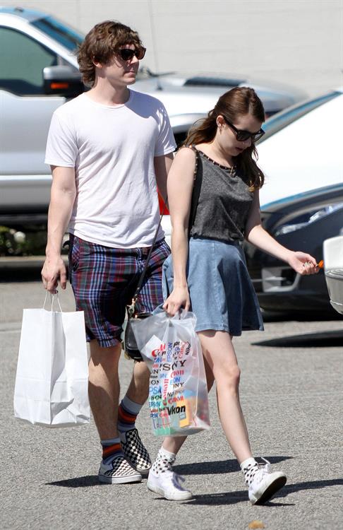 Emma Roberts Pictures Emma Roberts - Spotted shopping at Samy's in Los Angeles (30.03.2013)