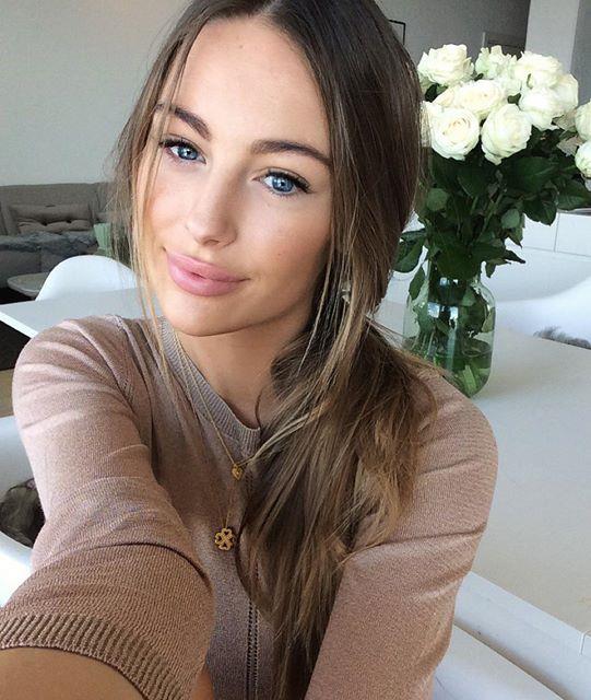 Mathilde Gøhler taking a selfie