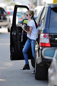 Emma Roberts Tight Jeans The Griddle Cafe And Rite Aid LA (10/09/12) 