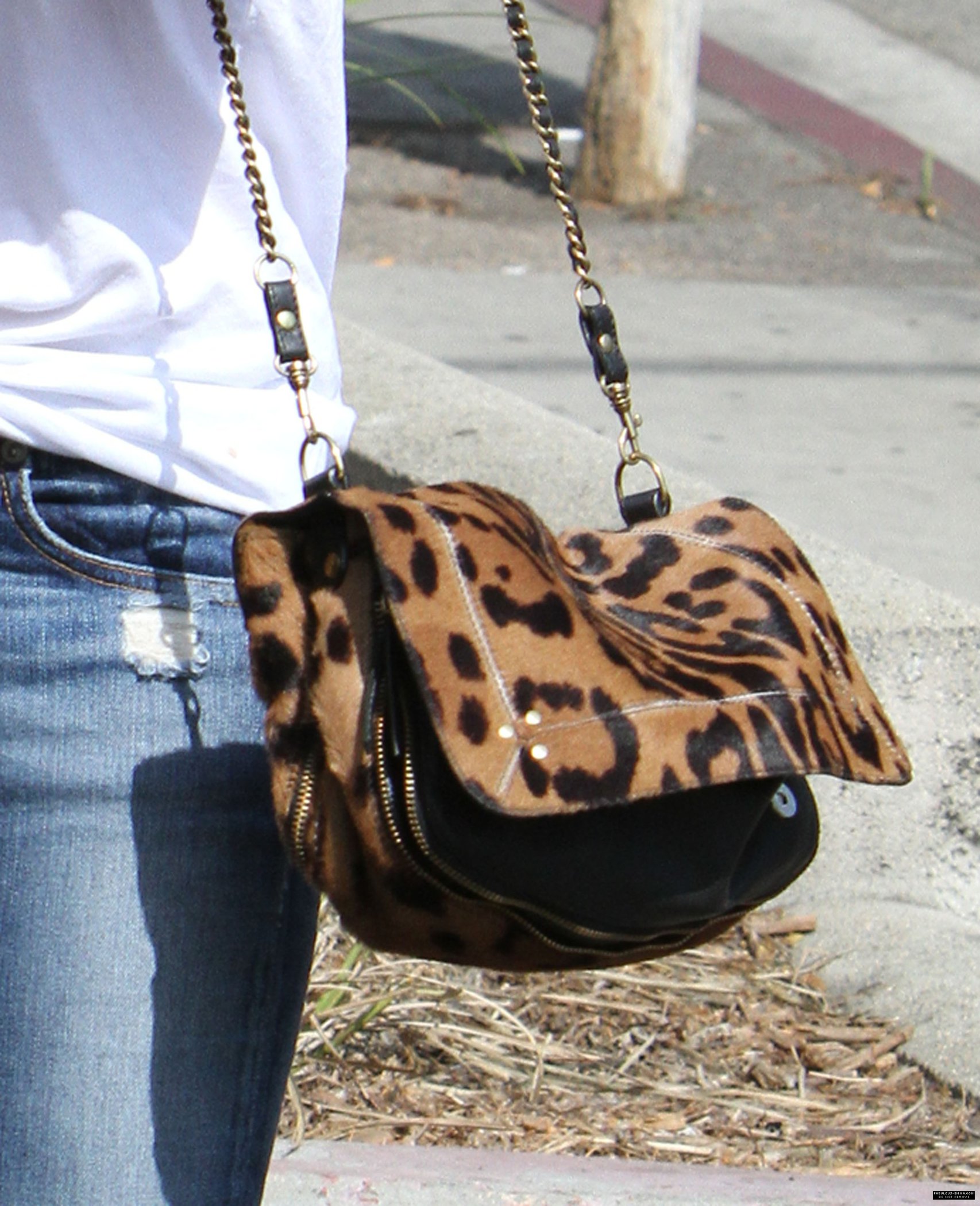 Emma Roberts Tight Jeans The Griddle Cafe And Rite Aid LA (10/09/12) 