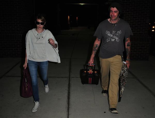 Emma Roberts lands in Wilmington to continue filming 'We're the Millers' (09 August 2012)