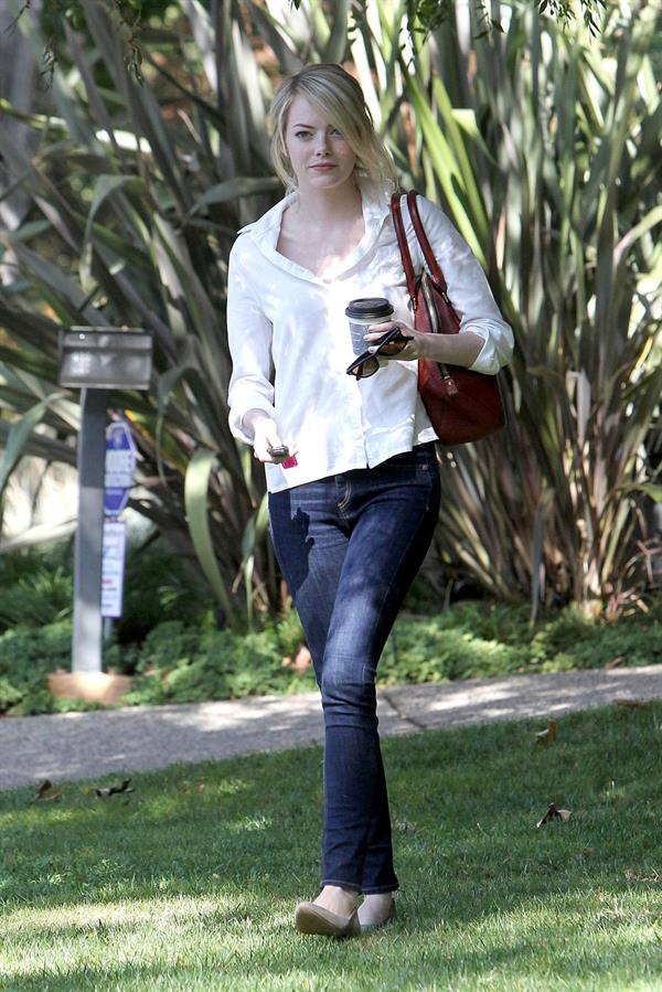 Emma Stone in Jeans walking in Los Angeles (10/08/12) 