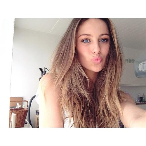 Mathilde Gøhler taking a selfie