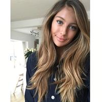 Mathilde Gøhler taking a selfie