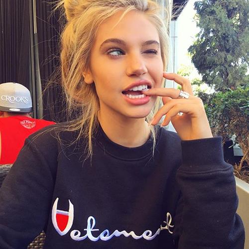 Meredith Mickelson taking a selfie