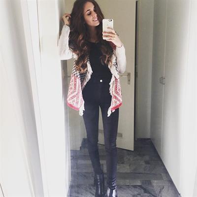 Talisa Loup taking a selfie