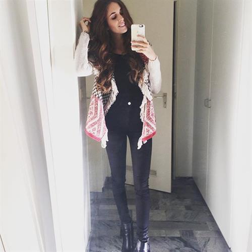 Talisa Loup taking a selfie