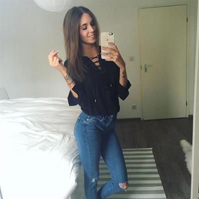 Talisa Loup taking a selfie