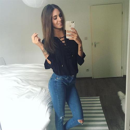 Talisa Loup taking a selfie