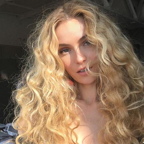 Valentina Zelyaeva taking a selfie