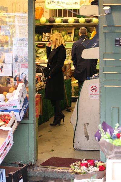 Geri Halliwell shopping for some roses in London on February 14, 2013