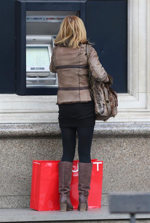 Geri Halliwell grabs a coffee in London February 4, 2013
