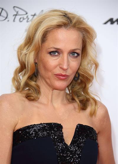 Gillian Anderson Relais & Chateau's 'Diner des Grands Chefs London (April 22, 2013) 