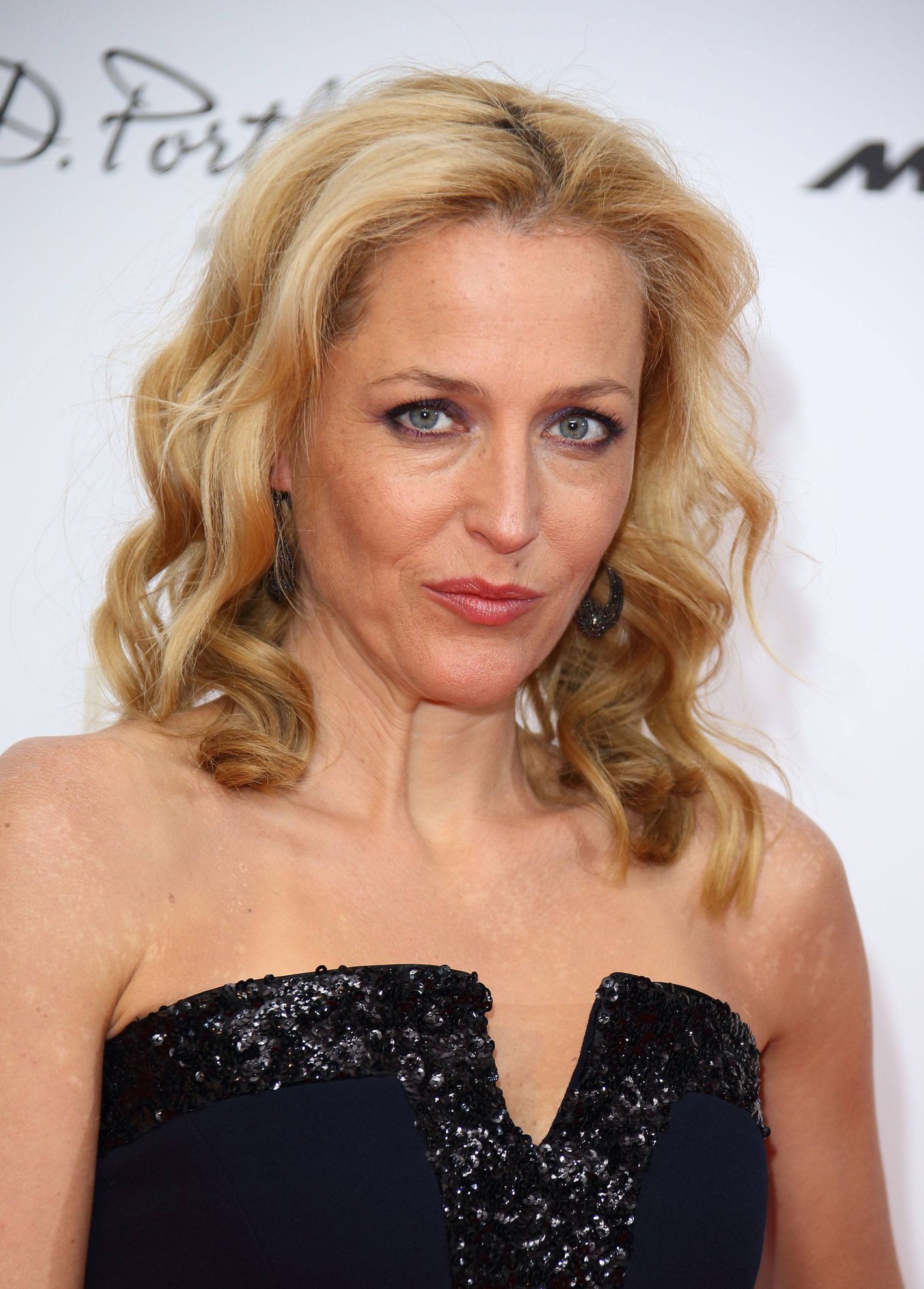 Gillian Anderson Pictures Gillian Anderson Relais & Chateau's 'Diner des Grands Chefs London (April 22, 2013)