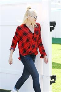 Gwen Stefani in Malibu 10/19/13  