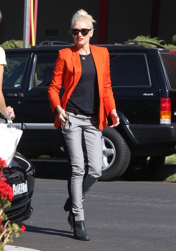 Gwen Stefani Spotted entering a store in Studio City (October 13, 2012) 