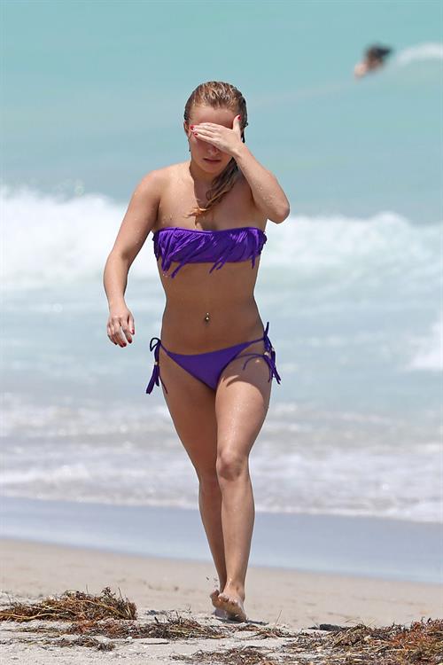 Hayden Panettiere 53Bikini candis at Miami Beach 12.05.13 