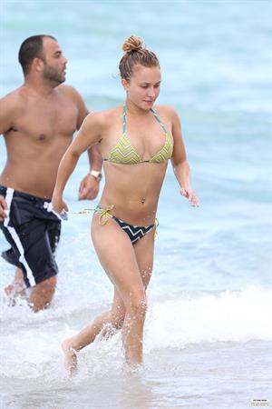 Hayden Panettiere - Bikini candids in Miami 9/1/13