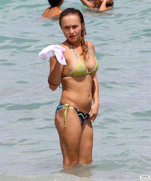 Hayden Panettiere - Bikini candids in Miami 9/1/13