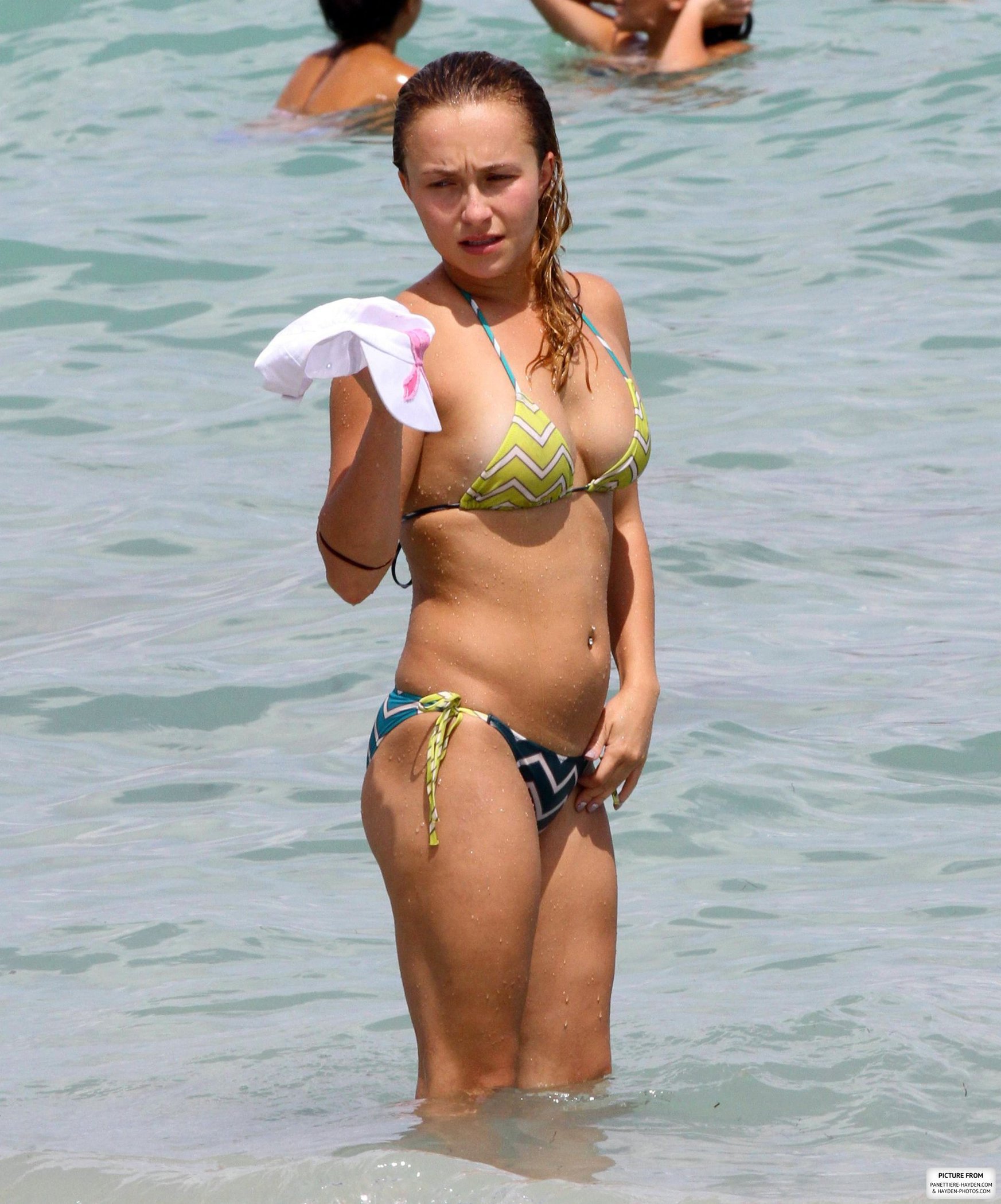 Hayden Panettiere Bikini Pictures Hayden Panettiere - Bikini candids in Miami 9/1/13