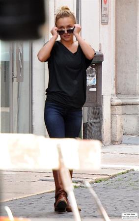 Hayden Panettiere & Wladimir Klitschko checking out the sights in Verona, Italy on June 6, 2013
