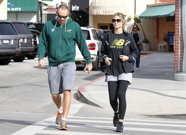 Heidi Klum Spotted leaving the gym and grabbing Starbucks in Brentwood (November 14, 2012) 