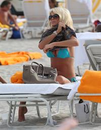 Victoria Silvstedt in a bikini at Miami Beach 29.12.12 