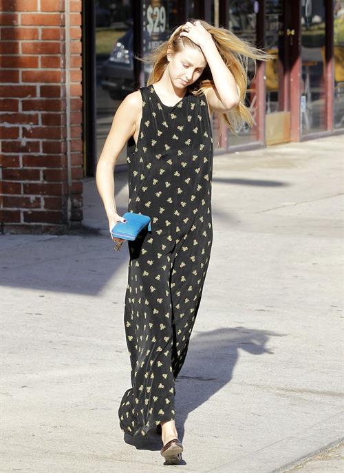 Whitney Port Running errands in Brentwood (October 13, 2012) 