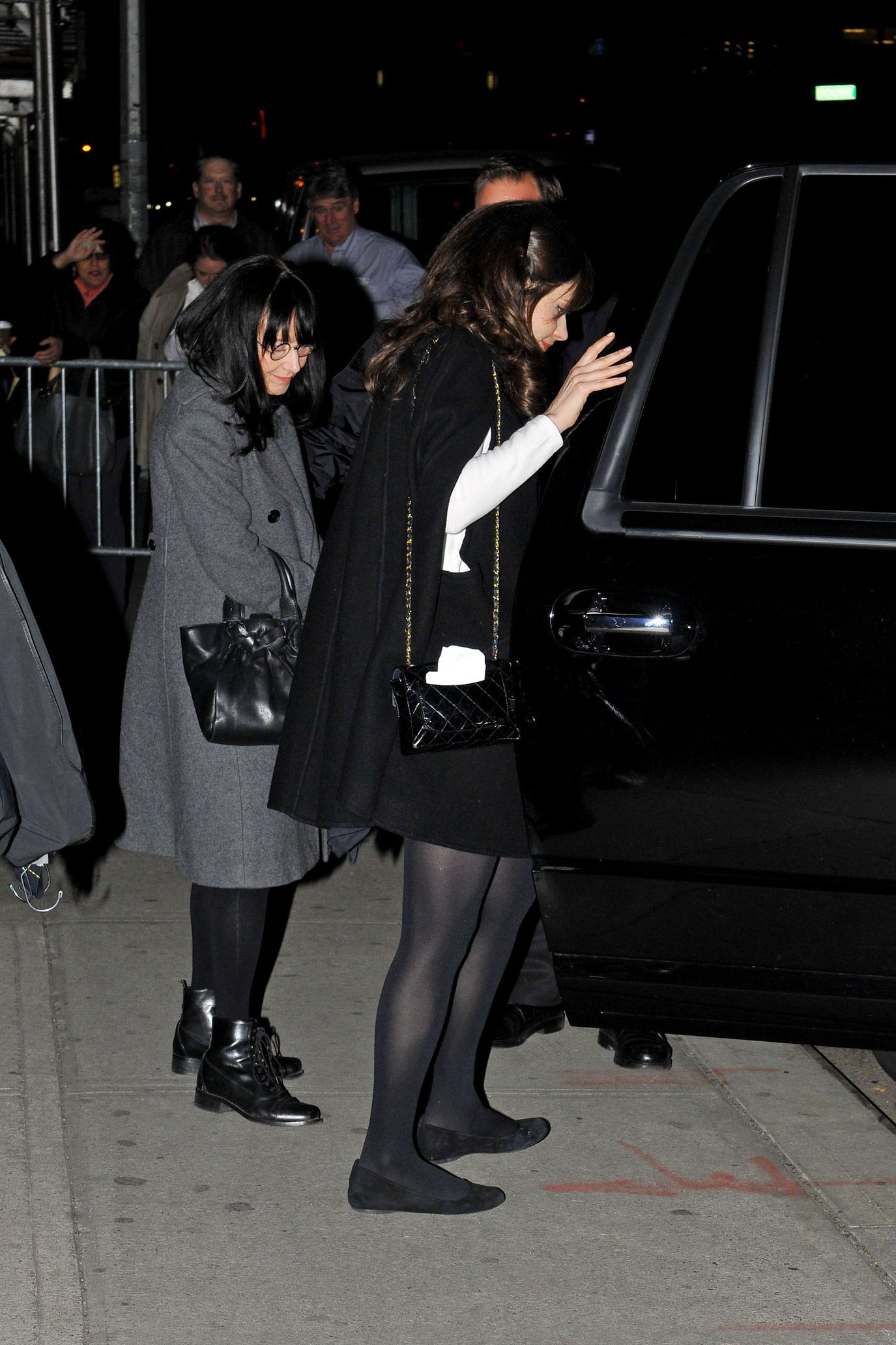 Zooey Deschanel Pictures Zooey Deschanel Stops by Late Show with David Letterman in New York (November 15, 2012)