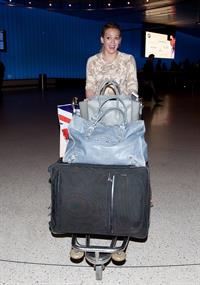 Hilary Duff arrives at Los Angeles International Airport (20.02.2013) 