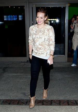 Hilary Duff arrives at Los Angeles International Airport (20.02.2013) 