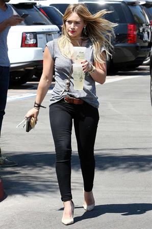 Hilary Duff Stops at Starbucks for an iced drink while out and about in Los Angeles (September 6, 2013) 