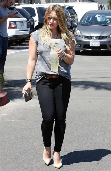 Hilary Duff Stops at Starbucks for an iced drink while out and about in Los Angeles (September 6, 2013) 