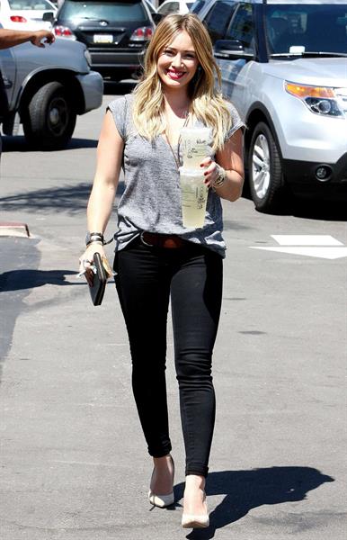 Hilary Duff Stops at Starbucks for an iced drink while out and about in Los Angeles (September 6, 2013) 