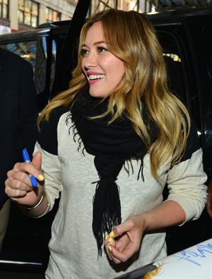 Hilary Duff Greets Fans at the Rachel Ray Show in New York City (02.05.2013) 