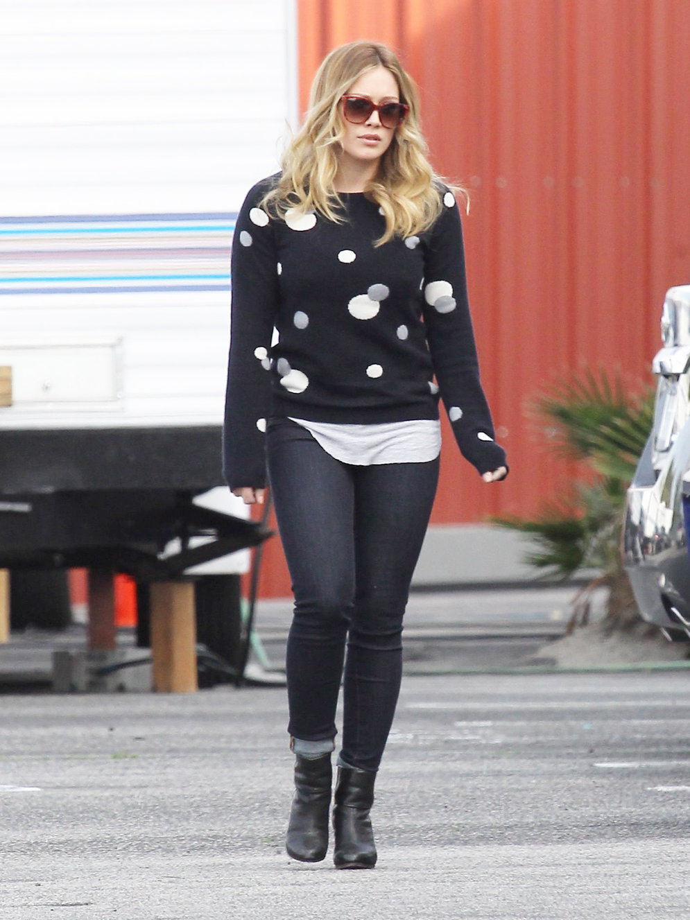 Hilary Duff - Spotted on the set for Raising Hope in Chatsworth on January 29, 2013