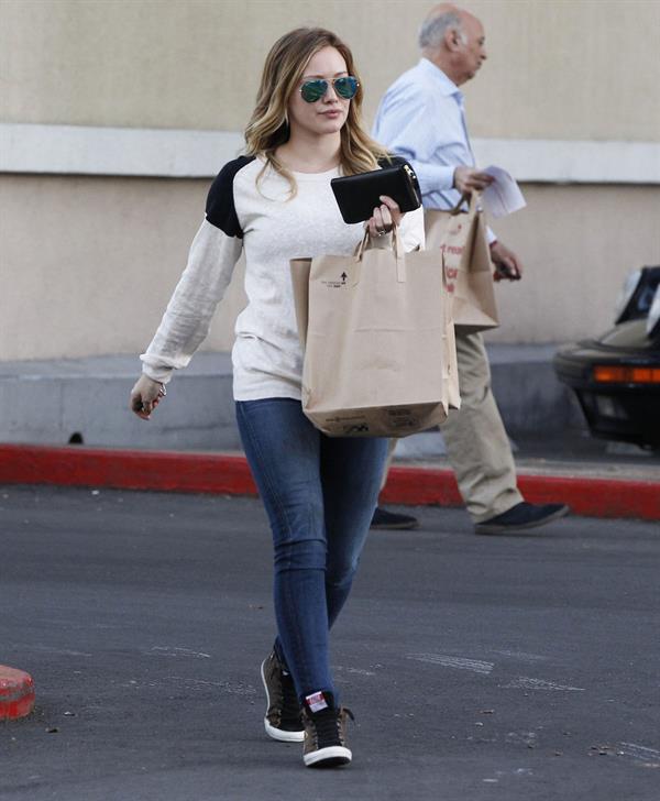 Hilary Duff shops for groceries at Ralph's in Beverly Hills 1/20/13 