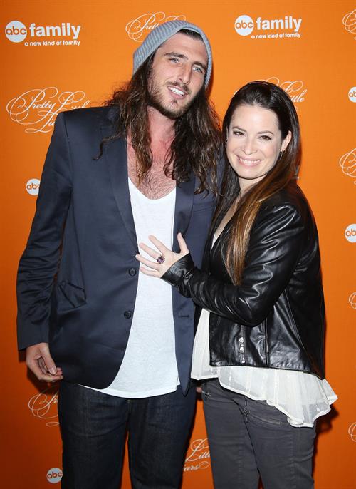 Holly Marie Combs  Pretty Little Liars  Halloween Episode Premiere (Oct 16, 2012) 