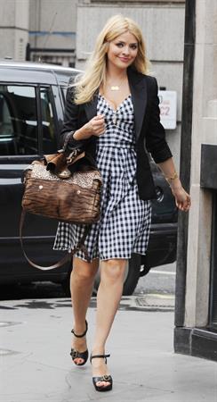 Holly Willoughby - Ivy Restaurant, London - July 18, 2012