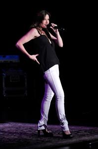 Idina Menzel Fort Lauderdale Concert, Florida July 25, 2008